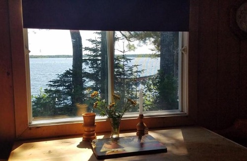 Tabusintac Villa | Bob's Cabin at Wishart's Point Lodge