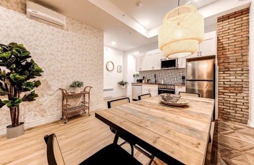 Vieux-Quebec-Cap-Blanc-colline Parlementaire Hotel | Bohemian Old Quebec Retreat | Exposed Brick & Character