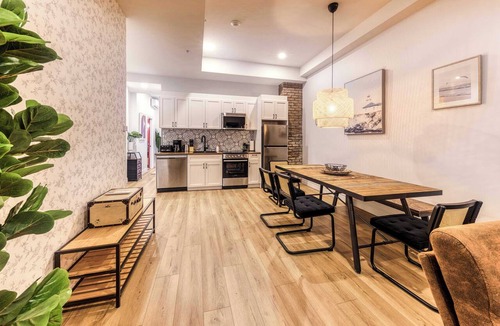 Vieux-Quebec-Cap-Blanc-colline Parlementaire Hotel | Bohemian Old Quebec Retreat | Exposed Brick & Character