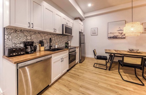Vieux-Quebec-Cap-Blanc-colline Parlementaire Hotel | Bohemian Old Quebec Retreat | Exposed Brick & Character