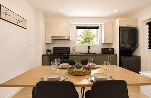 Maizerets Apartment | Boho Brand New Near Everything + Parking + AC | U7