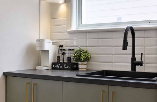 Maizerets Apartment | Boho Brand New Near Everything + Parking + AC | U7