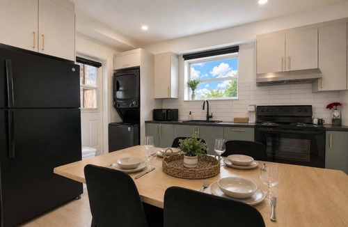 Maizerets Apartment | Boho Chic, 3 Bedrooms + Parking + AC | U8