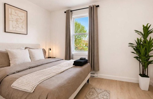 Maizerets Apartment | Boho Chic, 3 Bedrooms, Parking, AC, Unit 8