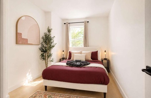 Maizerets Apartment | Boho Chic, 3 Bedrooms, Parking, AC, Unit 8