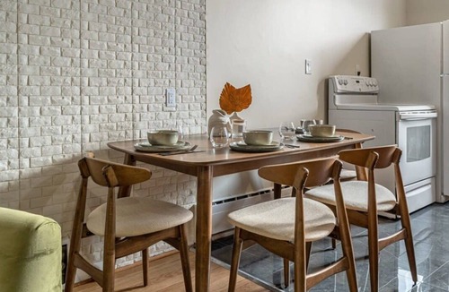 Drumheller Apartment | Bourbon Retro Getaway Sleeps 4 & Full Kitchen!