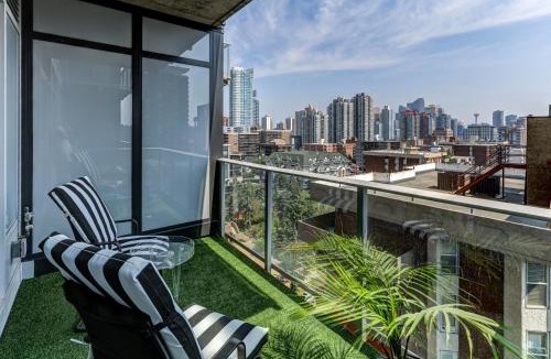 Connaught Apartment | Boutique Studio City Views, Patio, Fireplace Voglio Bene