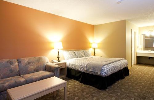 Cochrane Hotel | Bow River Inn