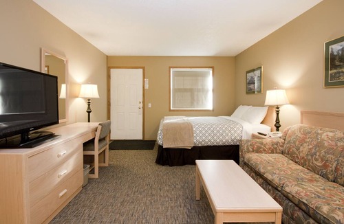 Cochrane Hotel | Bow River Inn
