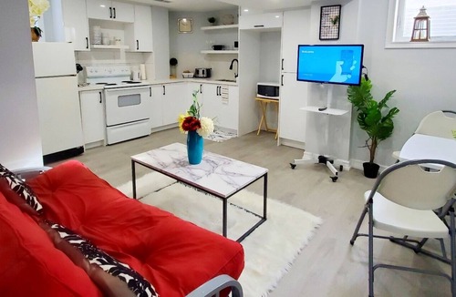 Bowmanville Apartment | Bowmanville Getaway