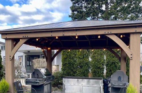 Harrison Hot Springs Hotel | Bramblebank Cottages