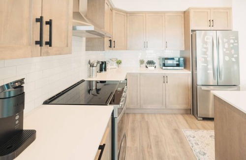 Big White Ski Resort Condo | Brand New Ski in/out + Hot Tub!.