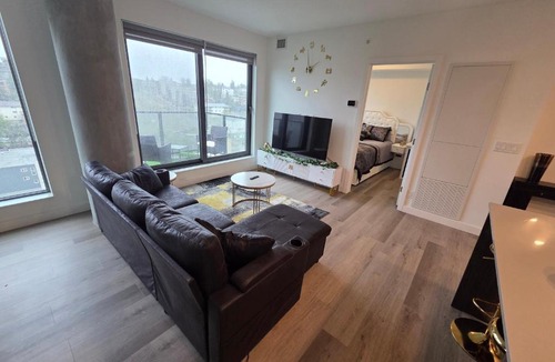Crescent Heights Apartment | Breath Taking View-TopFloorPHaccess-DTskyline-2BR2WR-5Guest