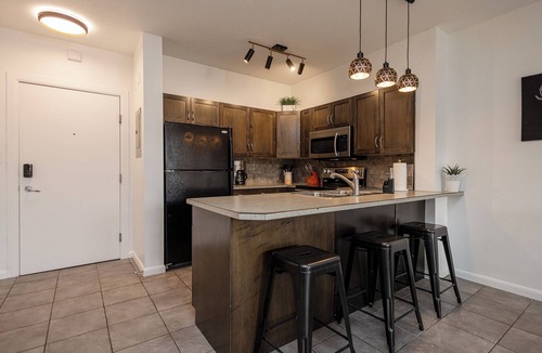 South Pandosy Apartment | Breathe taking resort in the heart of the Lower Mission.