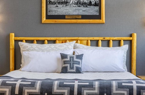 Banff Hotel | Brewster Mountain Lodge