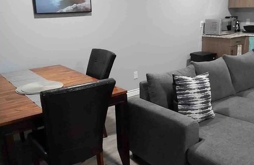 Fort Gary House | Bridgwater Haven. 2 Queen Beds. Private & Clean