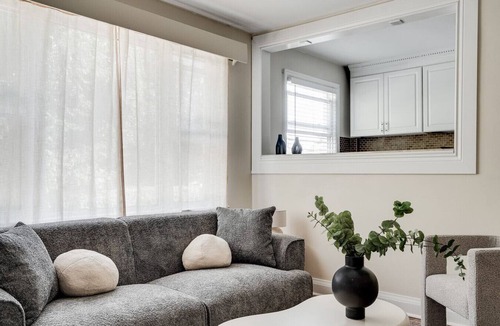 Sunnyside Apartment | Bright 1BR Near Queen’s, KGH & Waterfront!