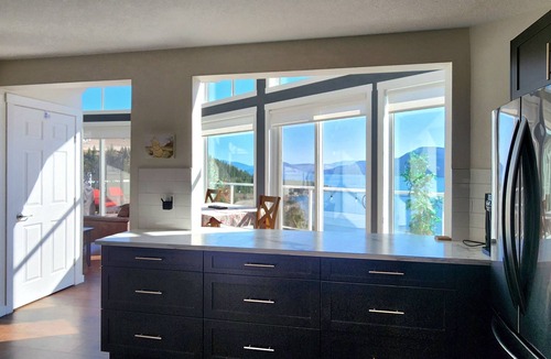 Central Okanagan House | Bright 3 Bedroom Cottage with Sweeping Lake Okanagan Views!
