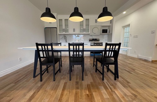 Cote-Des-Neiges—Notre-Dame-De-Grace Apartment | Bright 3BR Upper Duplex w/Patio – New Renovated