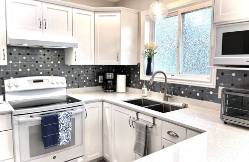 Central Okanagan House | Bright and Comfortable Retreat Downtown Kelowna