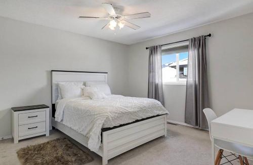 Grande Prairie House | Bright and Spacious Home away from home