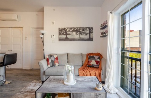 Griffintown Apartment | Bright & Beautiful 3 Bedroom in Griffintown