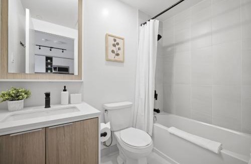 The Queensway Apartment | Bright Condo Retreat Skyline Views & Balcony
