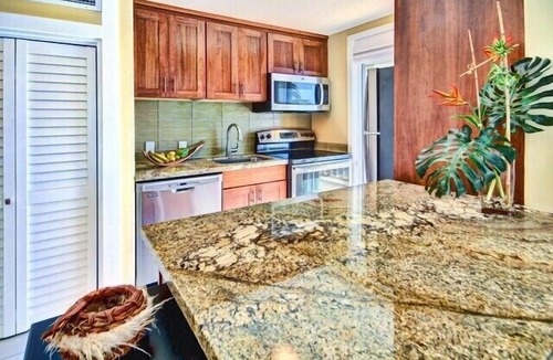 Historic Lahaina Front Street Condo | Bright Corner Oceanfront Unit with Stunning Sunsets