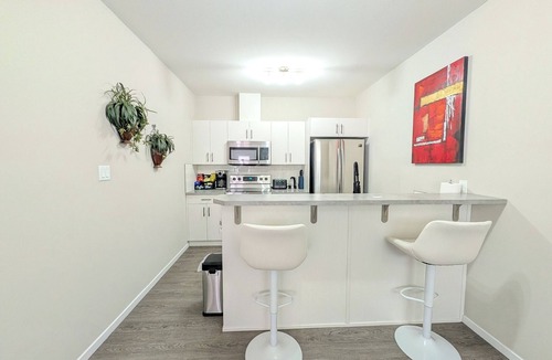 Lethbridge Apartment | Bright & Cozy 2BR Suite | Less than 5 mins from Uni of Lethbridge & Amenities