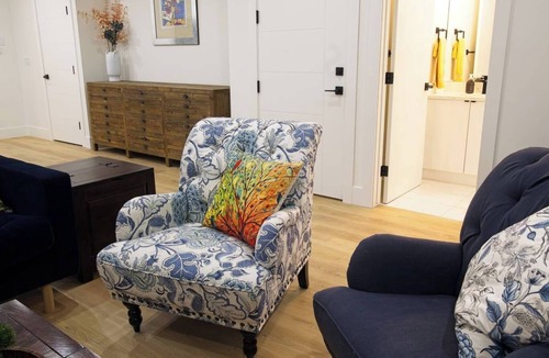 Killarney Apartment | Bright, modern 3 bed, 2 bath just minutes to Ctrain, shops and amnenities