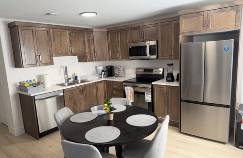 Terra Nova Apartment | Bright, Modern & Cozy 1 Bedroom Getaway