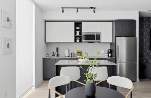 The Queensway Apartment | Bright Modern Townhouse Patio Family Friendly