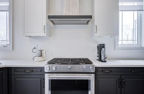 East Gwillimbury Apartment | Bright New 5BR 4BA Entire Home