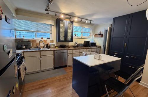 Knight Apartment | Bright & Spacious Full Family Home