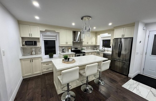Wexford - Maryvale Hotel | Bright & Spacious Home for 4 Near DVP/401 Free Parking