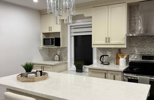 Wexford - Maryvale Hotel | Bright & Spacious Home for 4 Near DVP/401 Free Parking