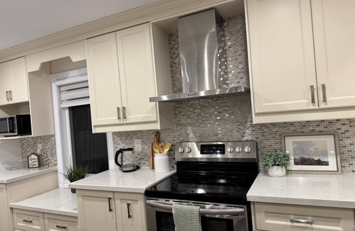 Wexford - Maryvale Hotel | Bright & Spacious Home for 4 Near DVP/401 Free Parking