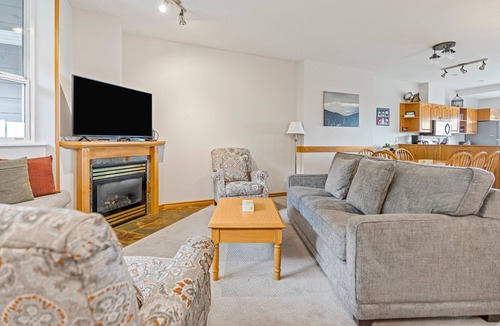 Silver Star Mountain Hotel | Bright & Spacious Property w/Fireplace & Hot Tub - Sleeps 13