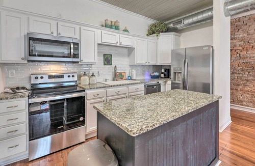Spencer Apartment | Bright Spencer Apartment - Newly Renovated!