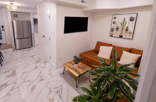 Woodbine - Lumsden Apartment | Bright & Stylish Renovated Basement close to Downtown