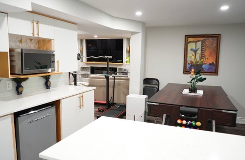 Georgetown House | Bright Walkout Suite | Private Entrance & Parking
