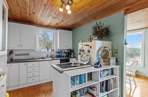 Brigus House | Brigus Cottage Parking, Fire Pit & Garden