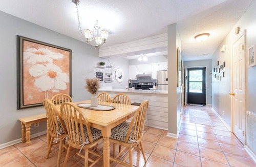 Saint Simons Island Condo | Bring pets! Steps2pool, bike2beach, easy on/off island, 3 beds, bikes incl!