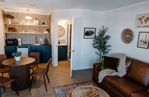 La Crete Apartment | Budget 1BR Loft in La Crete - Kitchenette