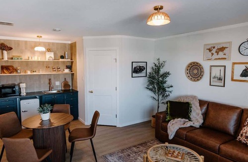 La Crete Apartment | Budget 1BR Loft in La Crete - Kitchenette