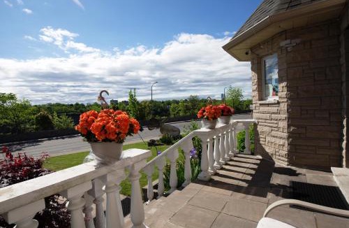 Niagara Falls Bed & Breakfast | Butterfly Manor