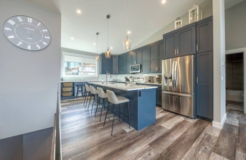 East Kootenay House | Fairmont Peak Cabin | Pet Friendly | Pool Table