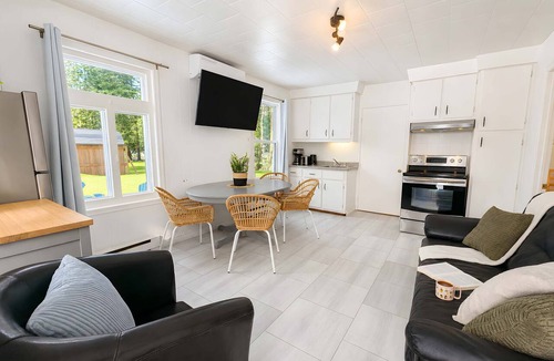 Saint-Tite-des-Caps Ski Chalet | Nature Chalet with Private Spa & Firepit