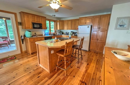 Rideau Lakes House | Evergreen Grove | Waterfront Cottage on Loon Lake