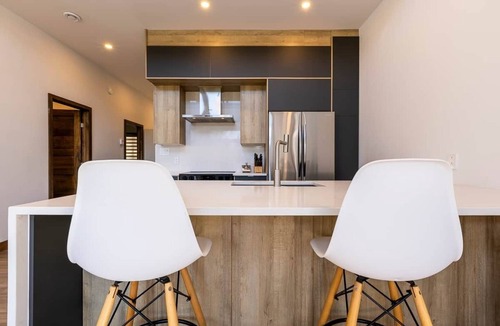 Chertsey House | Chalet Clematites